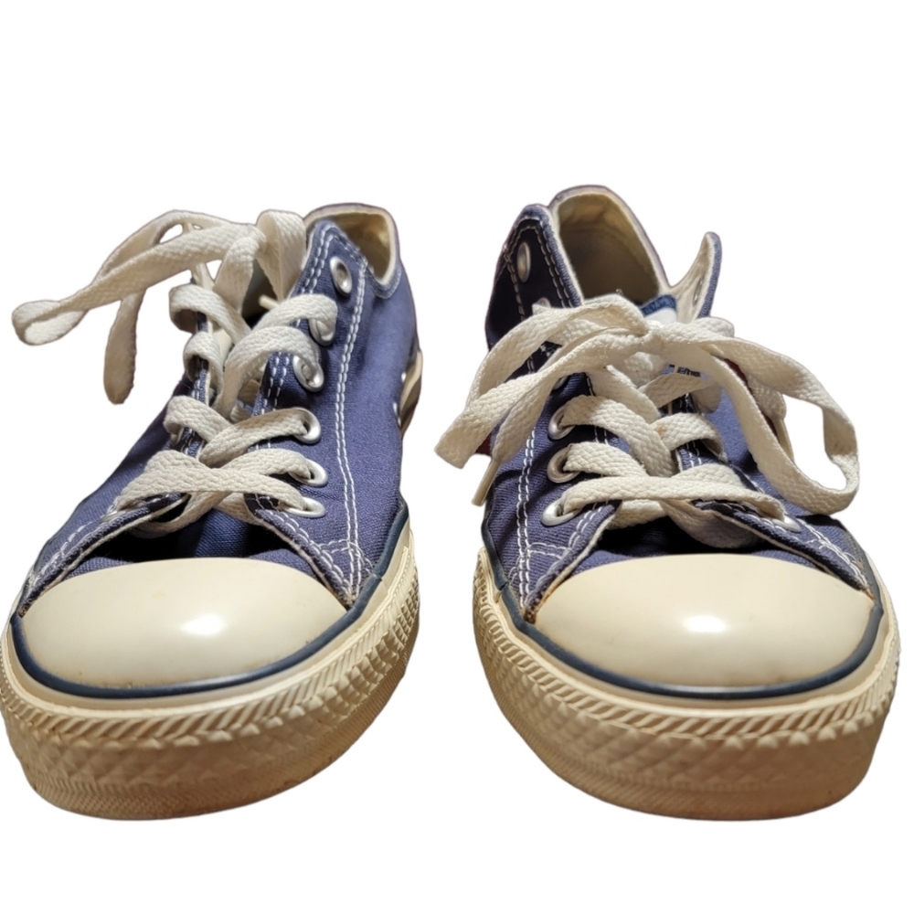 Converse Low Top Sneakers in Navy Blue and White